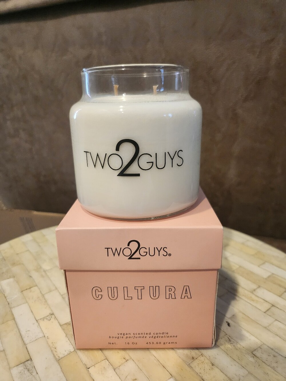 Two2guys Cultura Classic Scented Candle NEW